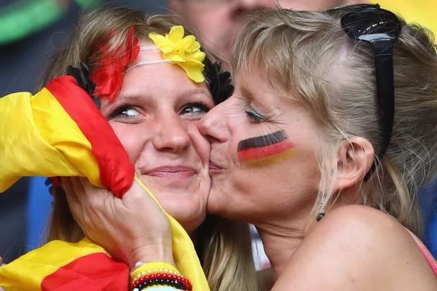 Khi người Đức hôn nhau